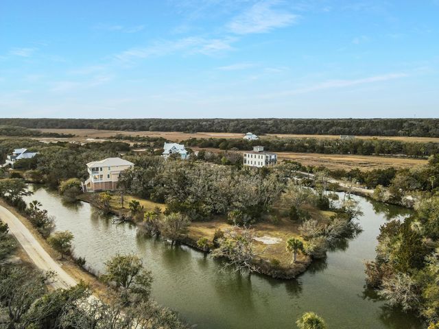 28 Sharks Tooth Circle, Edisto Island, SC 29438