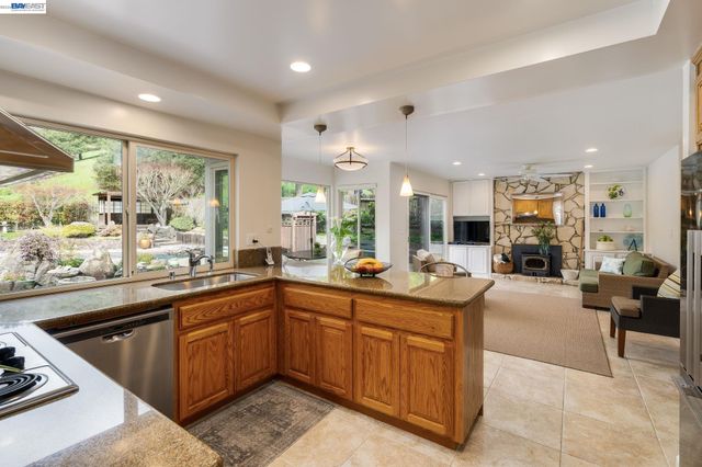 18540 Mesa Verde Way, Castro Valley, CA 94552