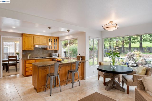 18540 Mesa Verde Way, Castro Valley, CA 94552