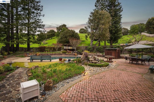 18540 Mesa Verde Way, Castro Valley, CA 94552