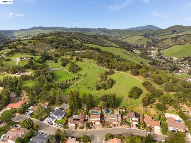 18540 Mesa Verde Way, Castro Valley, CA 94552