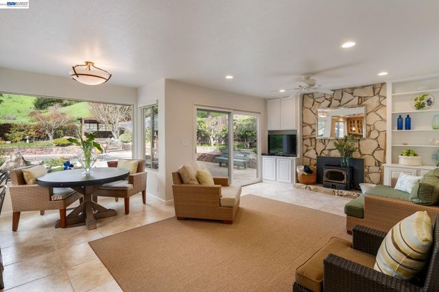 18540 Mesa Verde Way, Castro Valley, CA 94552