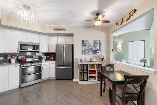 2240 S Grace Street 303, Lombard, IL 60148