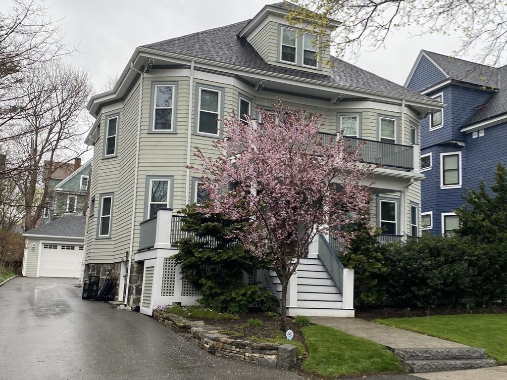 15 Radford Ln 1, Boston, MA 02124