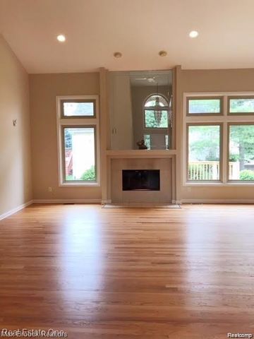 37899 Mckenzie Court, Farmington Hills, MI 48331