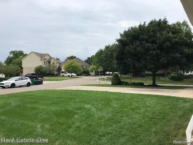 37899 Mckenzie Court, Farmington Hills, MI 48331