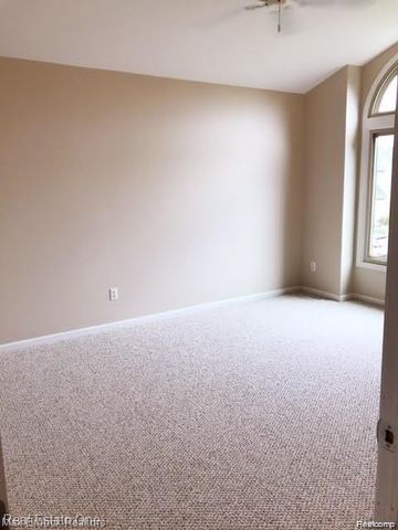 37899 Mckenzie Court, Farmington Hills, MI 48331