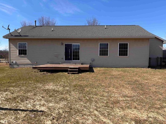 9305 Kingsfield Drive, Mayfield Twp, MI 49649