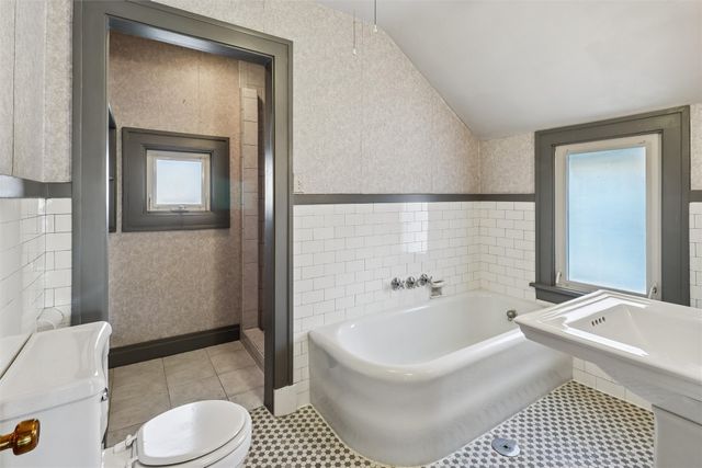 324 W 3rd Street S, Newton, IA 50208