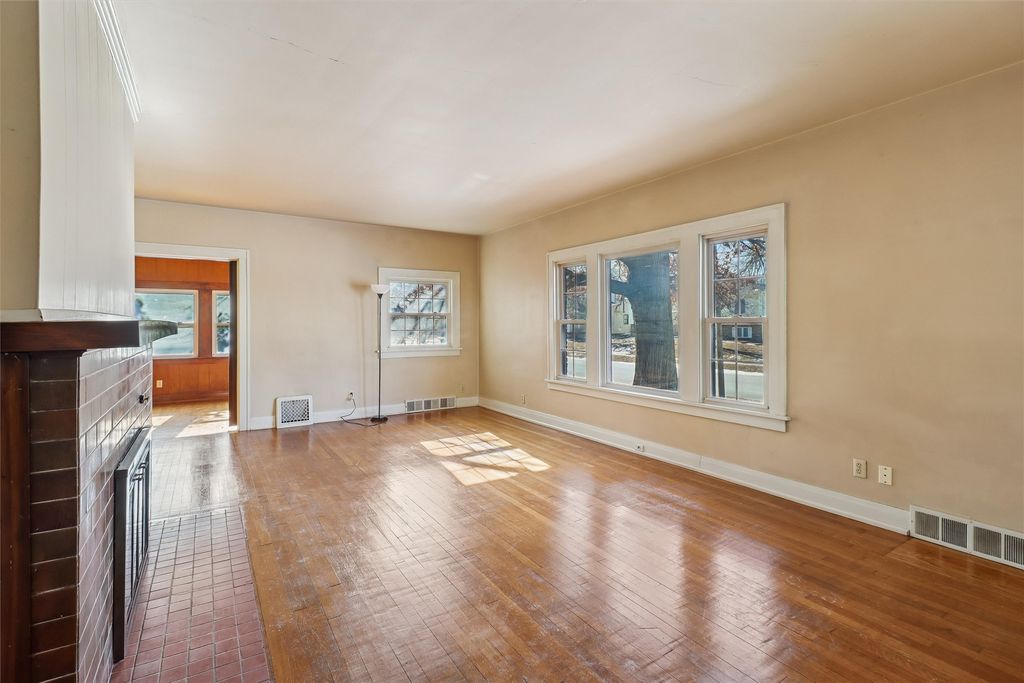 324 W 3rd Street S, Newton, IA 50208