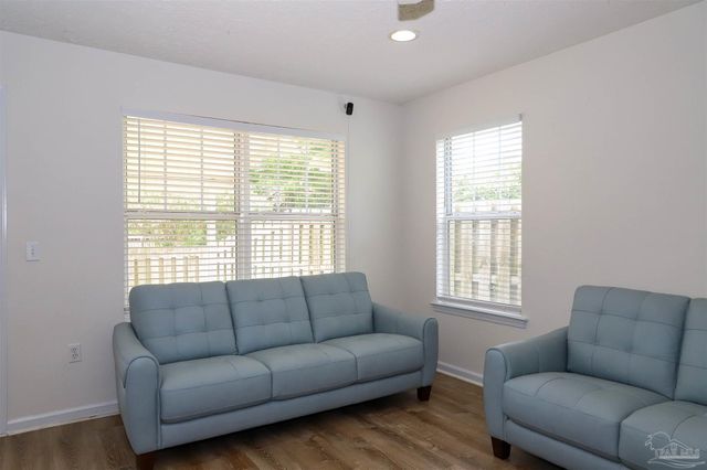 1342 Tiger Lake Dr, Gulf Breeze, FL 32563