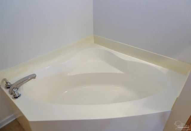 1342 Tiger Lake Dr, Gulf Breeze, FL 32563