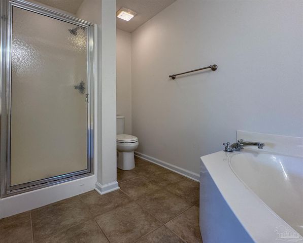 1342 Tiger Lake Dr, Gulf Breeze, FL 32563