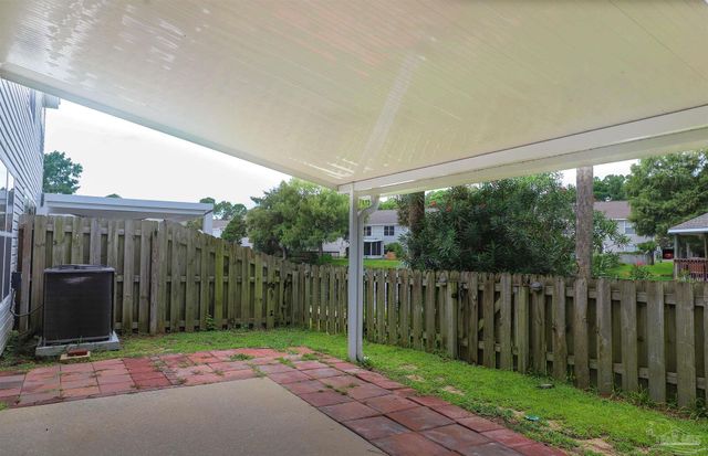 1342 Tiger Lake Dr, Gulf Breeze, FL 32563