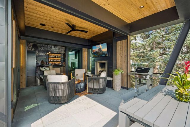4041 N Shore Drive, Orono, MN 55364