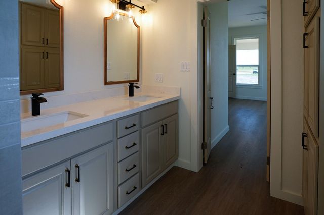 5688 Falke- Heinrich RD, Schulenburg, TX 78956