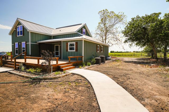 5688 Falke- Heinrich RD, Schulenburg, TX 78956