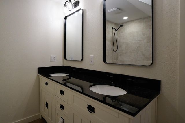 5688 Falke- Heinrich RD, Schulenburg, TX 78956