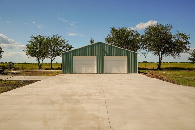 5688 Falke- Heinrich RD, Schulenburg, TX 78956