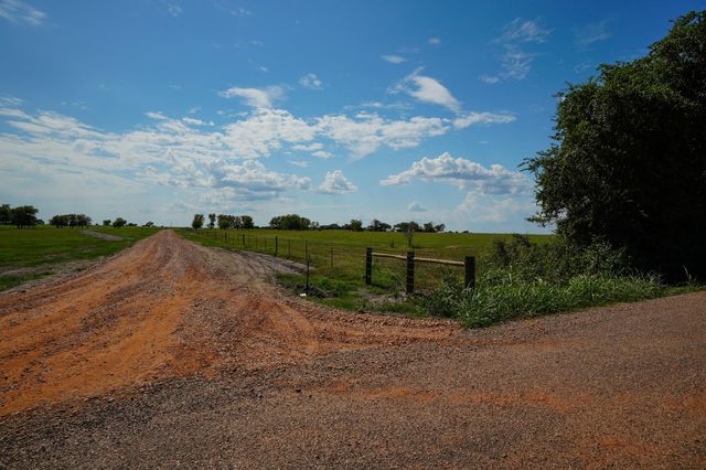 5688 Falke- Heinrich RD, Schulenburg, TX 78956