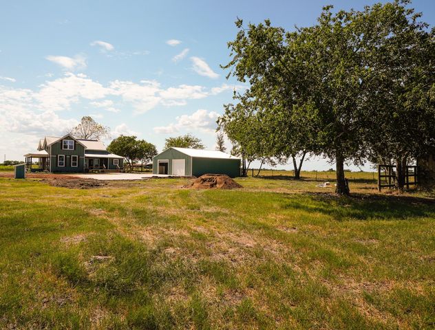 5688 Falke- Heinrich RD, Schulenburg, TX 78956