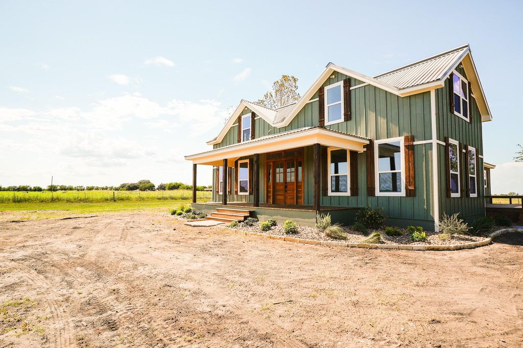 5688 Falke- Heinrich RD, Schulenburg, TX 78956