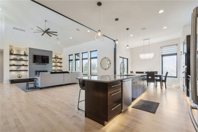 1350 Spring Ridge Ct NE, Swisher, IA 52338