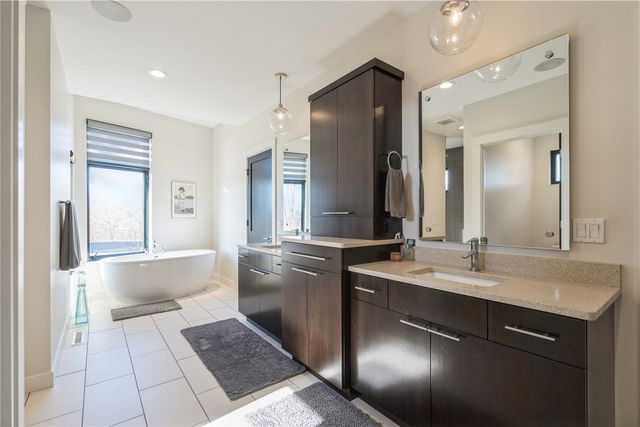 1350 Spring Ridge Ct NE, Swisher, IA 52338