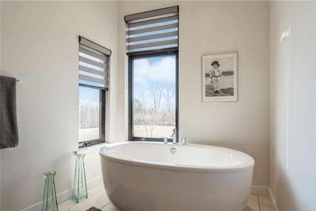 1350 Spring Ridge Ct NE, Swisher, IA 52338