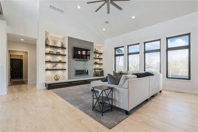 1350 Spring Ridge Ct NE, Swisher, IA 52338