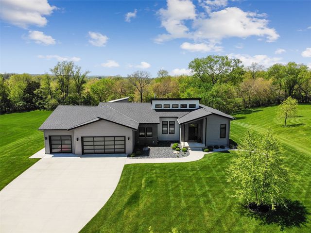 1350 Spring Ridge Ct NE, Swisher, IA 52338