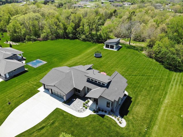 1350 Spring Ridge Ct NE, Swisher, IA 52338