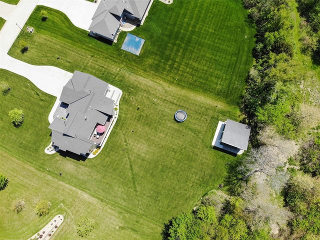 1350 Spring Ridge Ct NE, Swisher, IA 52338