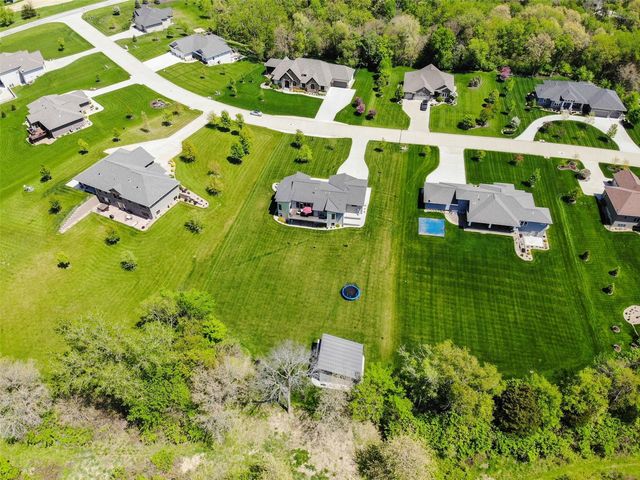 1350 Spring Ridge Ct NE, Swisher, IA 52338