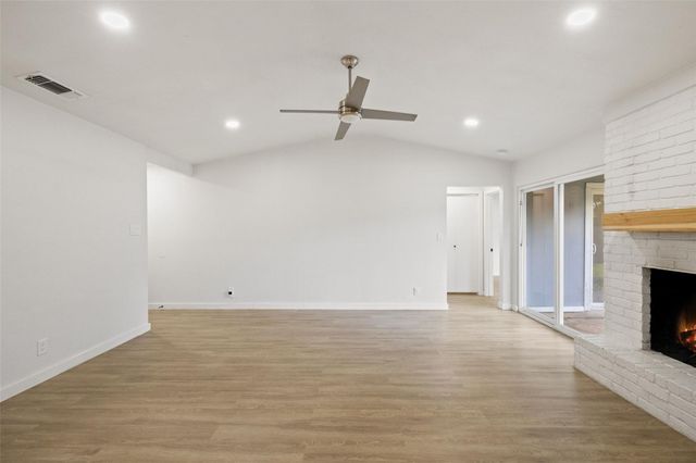 902 Hillside Oaks DR, Austin, TX 78745