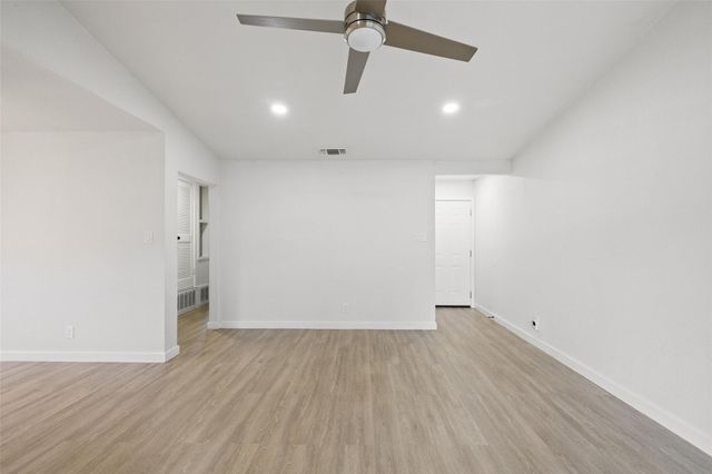 902 Hillside Oaks DR, Austin, TX 78745