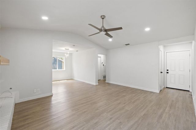 902 Hillside Oaks DR, Austin, TX 78745