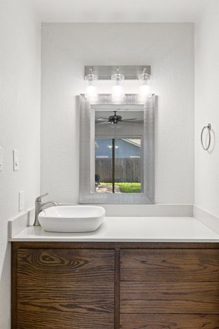 902 Hillside Oaks DR, Austin, TX 78745
