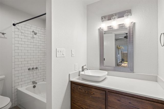 902 Hillside Oaks DR, Austin, TX 78745