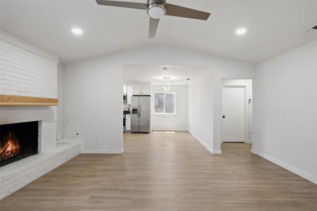 902 Hillside Oaks DR, Austin, TX 78745