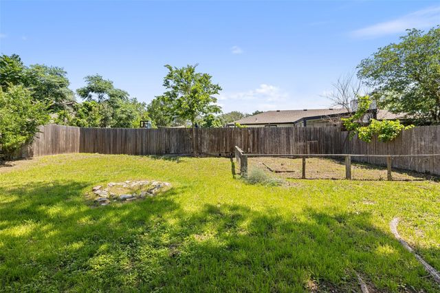 902 Hillside Oaks DR, Austin, TX 78745