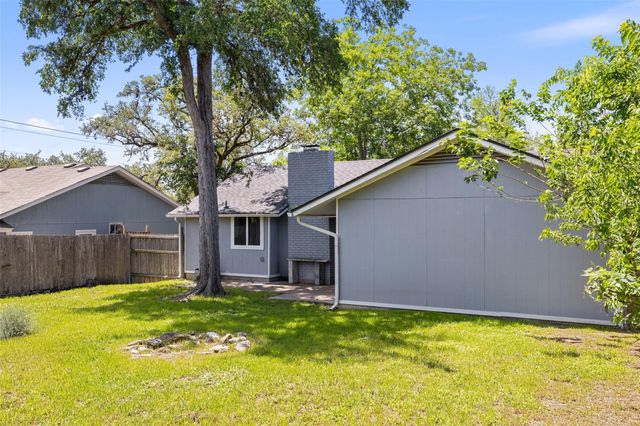 902 Hillside Oaks DR, Austin, TX 78745