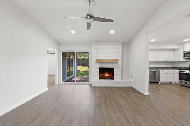902 Hillside Oaks DR, Austin, TX 78745
