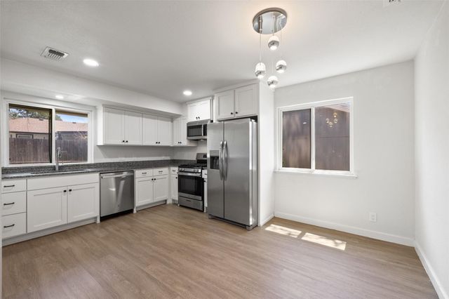 902 Hillside Oaks DR, Austin, TX 78745