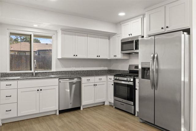 902 Hillside Oaks DR, Austin, TX 78745
