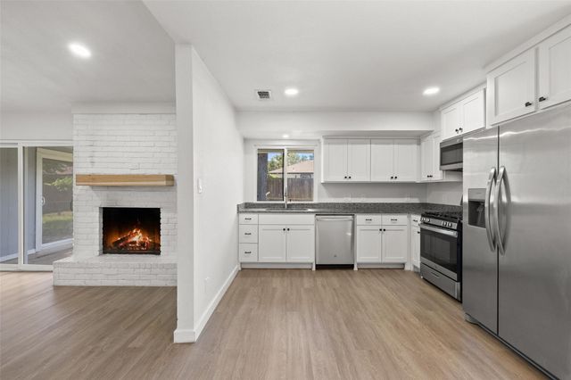 902 Hillside Oaks DR, Austin, TX 78745