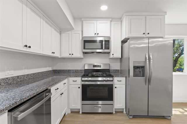 902 Hillside Oaks DR, Austin, TX 78745