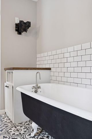 20 Spring Farm Lane, North Oaks, MN 55127