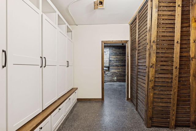 20 Spring Farm Lane, North Oaks, MN 55127