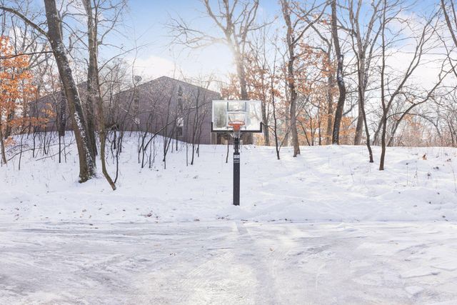 20 Spring Farm Lane, North Oaks, MN 55127